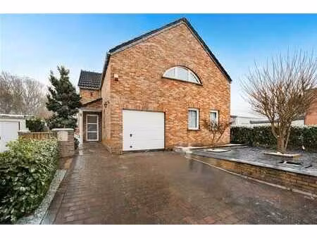 maison 4 façades  4 ch  garage  terrasse et jardin