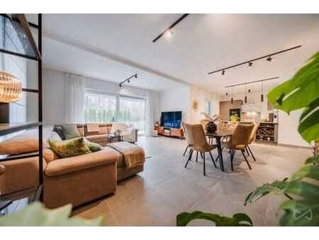 spaciaux rez-de-chaussée avec jardin  3ch & 2 parkings