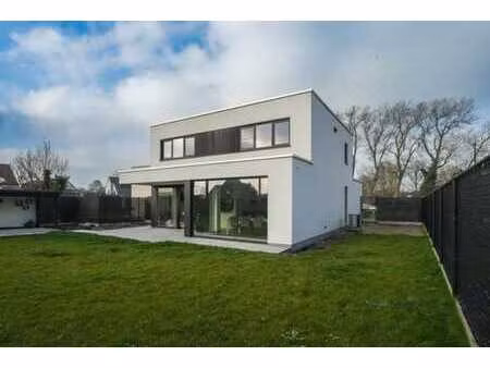 villa neuve située en zone rurale