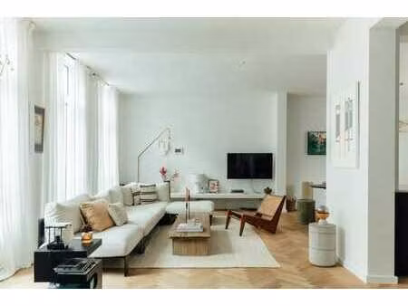 appartement rénové avec superbe terrasse