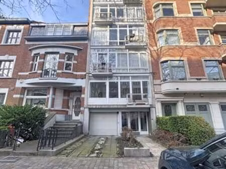 avenue molière - lumineux 2 ch à rénover !