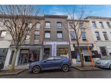 immeuble de rapport avec un rez commercial et deux apparteme