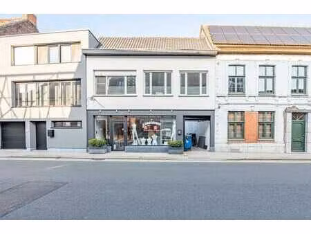 gerenoveerde ruime gezinswoning met handelsruimte  garage...