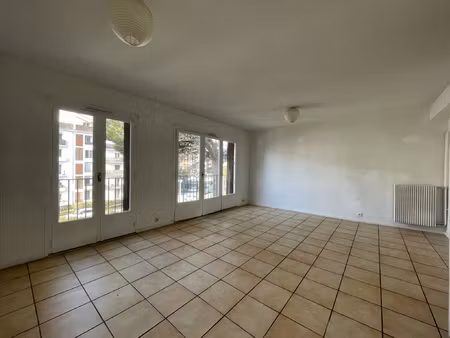 perpignan sud - quartier vertefeuille - tres grand f2 traver