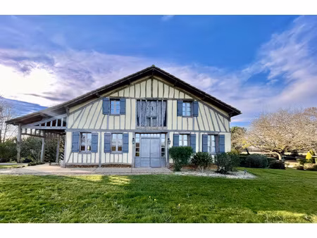 superbe ferme traditionnelle entièrement rénovée avec piscin