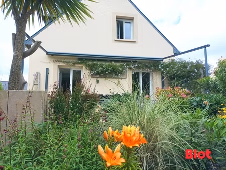 a vendre belle maison traditionnelle indépendante sur un très beau terrain secteur paramé 