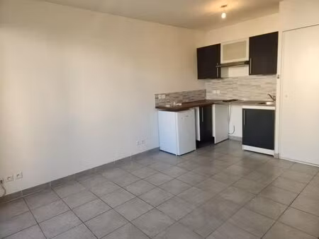 location appartement 1 pièce 26 m² à toulon (83100)