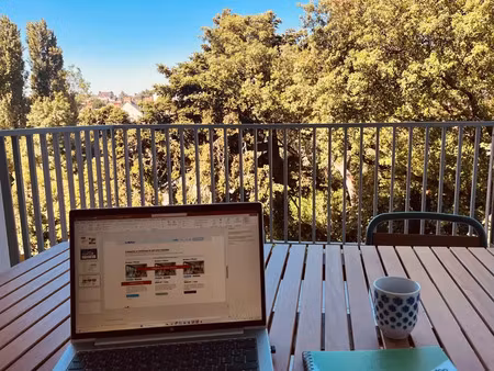 grand bureau privatif 4 postes dans coworking avec espaces extérieurs