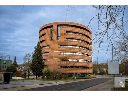 moderne kantoor/praktijk- ruimte (221m²) in het iconische botta-gebouw  centraal gelegen t