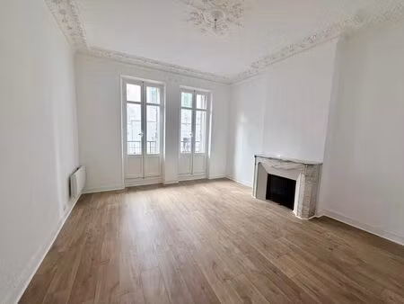 location commerce 121 m² à toulon (83000)