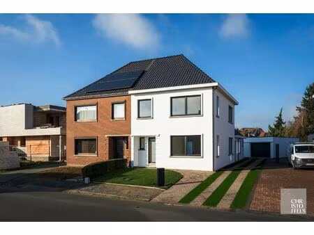 stijlvol gerenoveerde gezinswoning met tuin op ideale locatie!