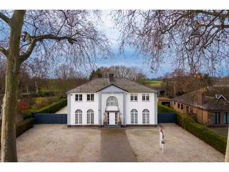 tijdloze elegante villa met praktijkruimte (422 m²) op perceel van 1.672 m²