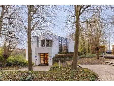 espace de bureau à louer à niel : emplacement unique au bord