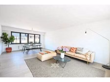 instapklaar duplex appartement van 130 m² in hartje deinze