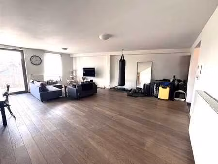 peb c - terrasse à l'arrière