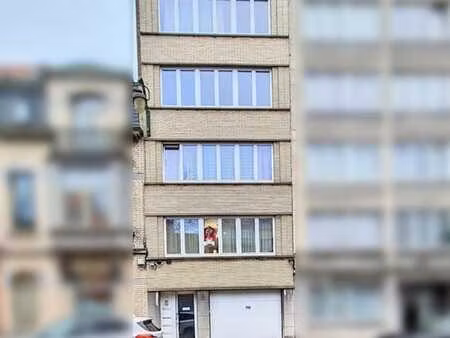 un appartement au 1er ét. avec terrasse arrière