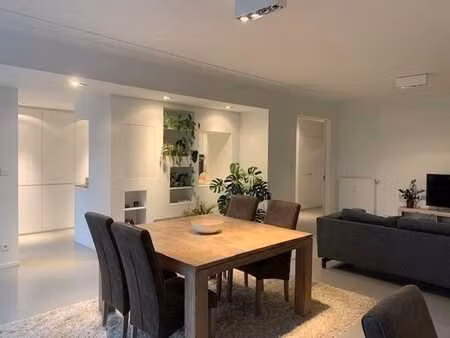 expo | superbe appartement rénové avec 2 chambres + p