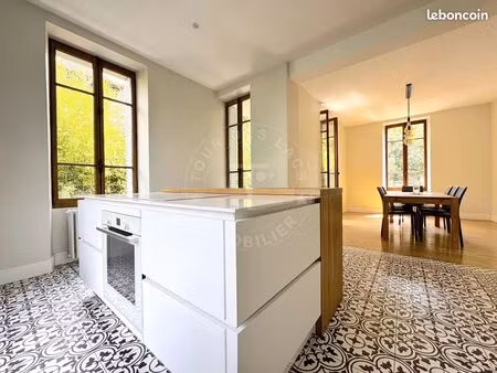 maison 9 pièces 205 m²