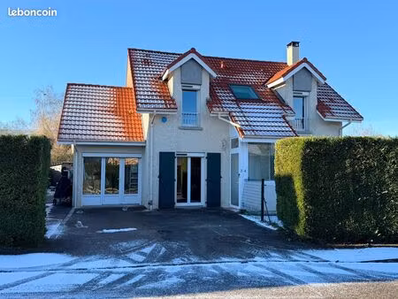 maison individuelle 108 m² – terrain 707 m² – piscine – environnement calme