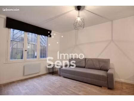 studio 1 pièce 25 m²