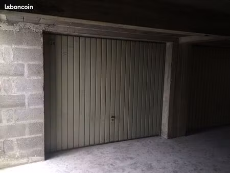 location garage box fermé