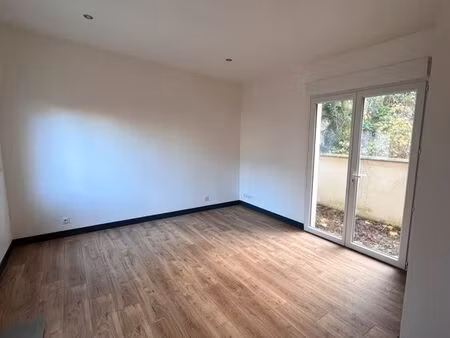 maisonnette individuelle refaite à neuf (équivalent studio) de 23m2 + terrasse 20m2 + plac