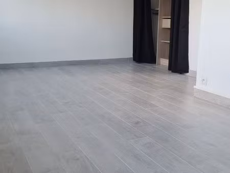 loue studio 25m2 avec parking ste musse