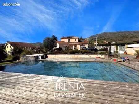 maison 7 pièces 122 m²