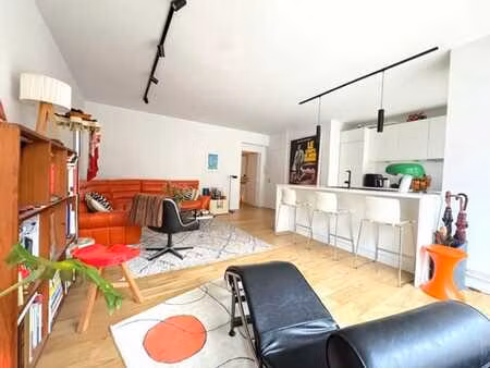 sainte catherine/tour & taxis/gare du nord/. 1er étage avec