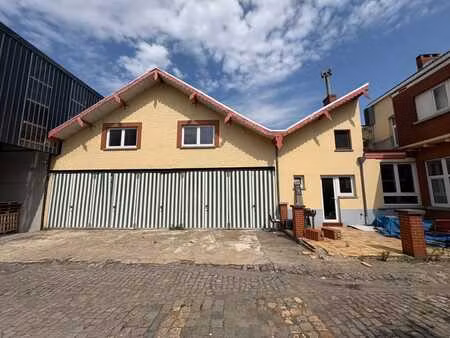 à vendre – lot de 5 garages + bureau transformé en apparteme