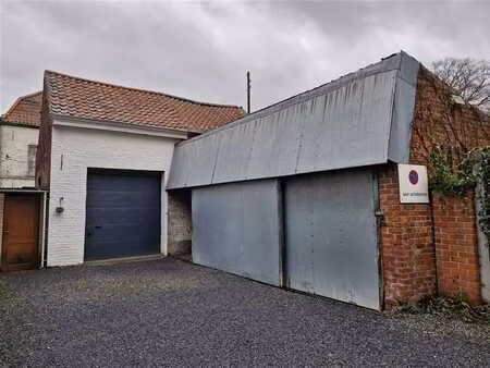 ensemble de 3 garages et parking en plein coeur du centre-vi