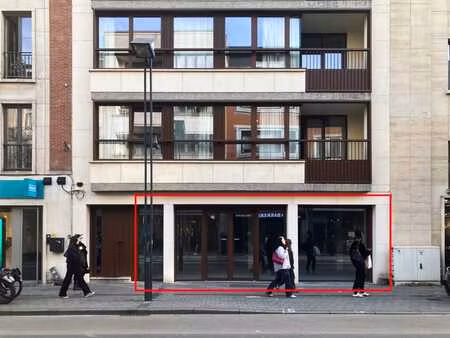 espace commercial à louer dans un immeuble rénové