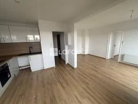 location appartement 2 pièces à courseulles-sur-mer (14470) : à louer 2 pièces / 38m² cour