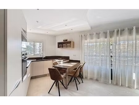 location appartement  m² t-2 à le cannet  850 €