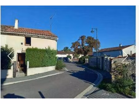 vente maison à vervant (17400) : à vendre / 114m² vervant