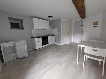location appartement 1 pièce 17 m² à bourgoin-jallieu (38300)