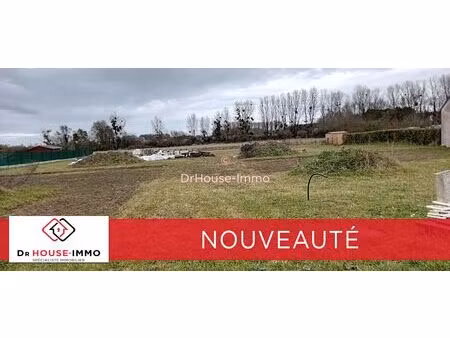 savigne sur lathan: terrain à bâtir de 1 251 m2 à proximité de l'ensemble des commodités.