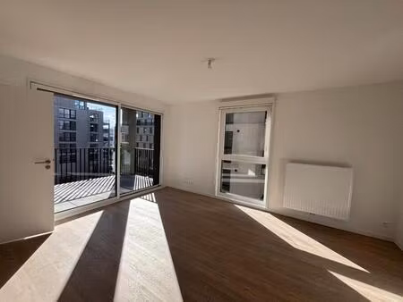 t2 avec loggia et parking à bordeaux