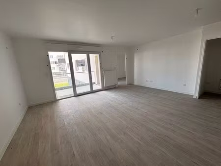 t3 neuf avec balcon et parking à laval