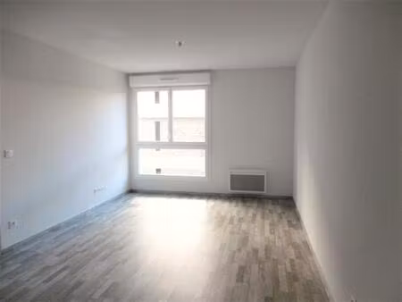 t2 avec parking à marseille