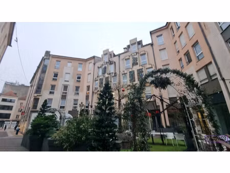 metz hyper centre : f3  dernier étatge  asc.