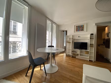 au coeur du marais 2 pièces en excellent état