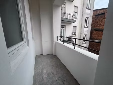 grand f3 rénové avec balcon - centre de sarreguemines