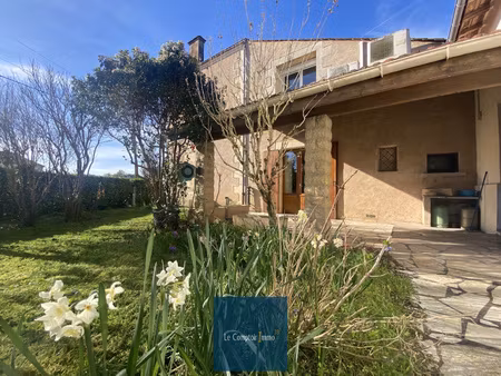 jolie maison pierre au coeur de berson