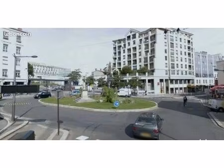 vente garage proximité immédiate hôpital de la croix rousse