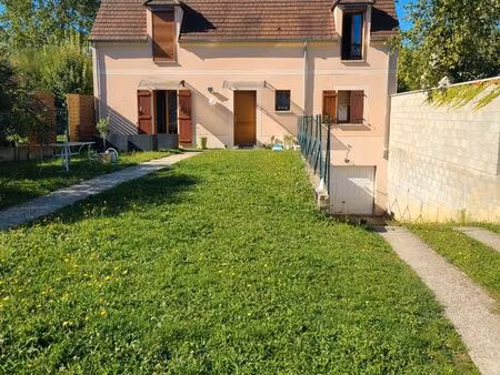 maison 155 m2 sur sous sol total et 534 m2 terrain. 5 chambres