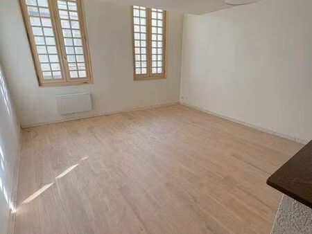 appartement t2 bis à saintes
