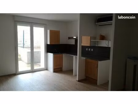 t4 terrasse en réez de chaussée climatisé