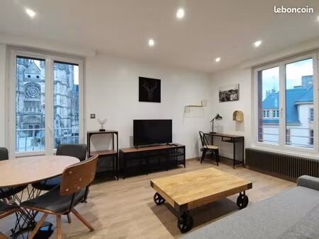 f2 meublé premium lumineux hyper-centre vue cathédrale