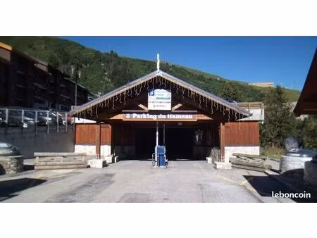 place de parking couvert à méribel motarret